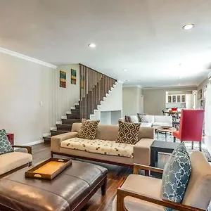 Holiday home Stylish Hollywood Hills With Million Dollar Views Waiting For You!